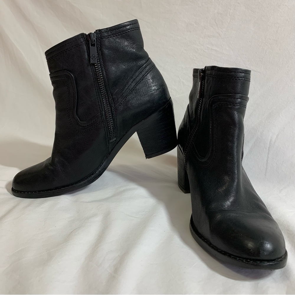 Arturo Chiang Black Leather Boots chunky heel, block heel, zipper, western, 6